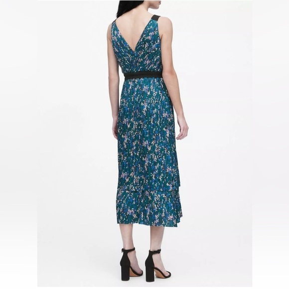 NWT Banana Republic Pleated Tiered Midi Dress, Multi-Color #493392 Size 4P - Picture 3 of 7